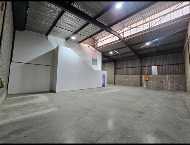 331M² WAREHOUSE TO LET IN MEADOWDALE
